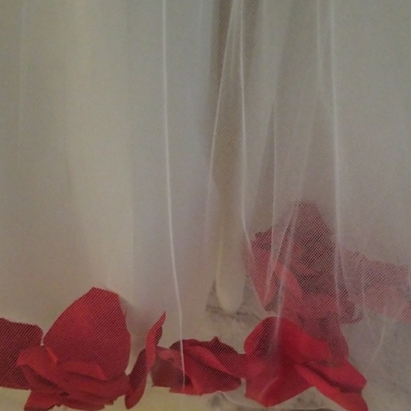 Girls white dress with loose petals in skirt - Picture 3 of 5